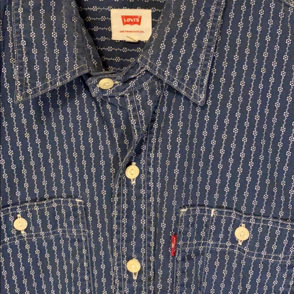 Levi’s Patterned Button Down - Picture 2 of 3